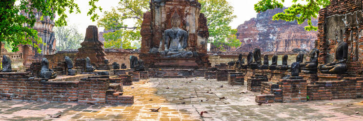 Thailand, Provinz Ayutthaya, Panorama des alten Wat Mahathat-Tempels - WGF01338