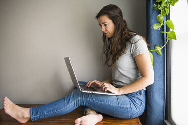 Individual Woman On her laptop working / studying at home - CAVF85541