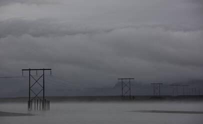 Masten für Stromleitungen über dem Skeiðarársandur-Schleifergebiet - CAVF85700