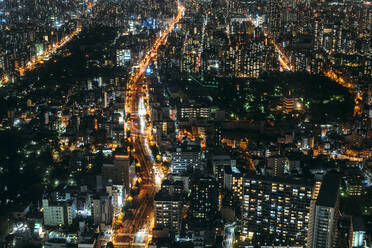 Japan, Präfektur Osaka, Osaka, Luftaufnahme der Stadt bei Nacht - EHF00353