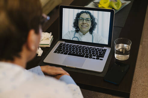 Smiling doctor on video call with ill senior woman through laptop - XLGF00235