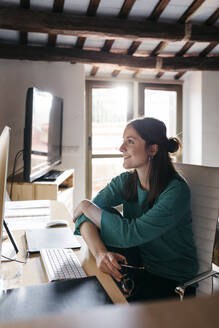 Female architect using computer at home - JRFF04520