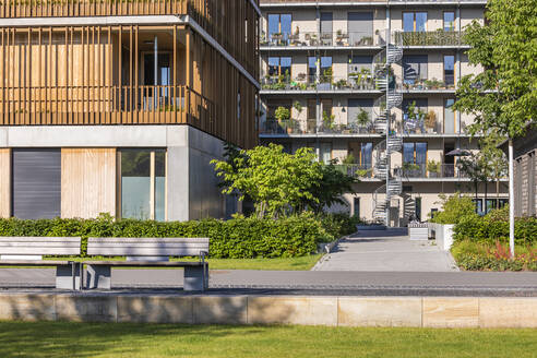 Germany, Baden-Wrttemberg, Heilbronn, Neckar, district of Neckarbogen, New energy efficient apartment buildings - WDF06068