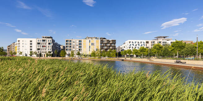 Germany, Baden-Wrttemberg, Heilbronn, Neckar, district of Neckarbogen, New energy efficient apartment buildings - WDF06071