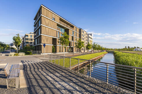 Germany, Baden-Wrttemberg, Heilbronn, Neckar, district of Neckarbogen, New energy efficient apartment buildings - WDF06076