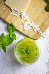 Pesto mit Basilikum und Grana-Käse - GIOF08488