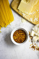 Chilli seeds, grana cheese, garlic and spaghetti - GIOF08492