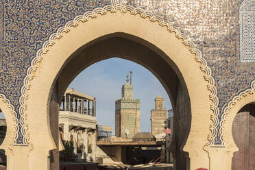Marokko, Fes-Meknes, Fes, Bogen des Stadttors Bab Bou Jeloud - TAMF02309
