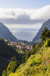 Portugal, Sao Vicente, Dorf auf der Insel Madeira im Sommer - WDF06080