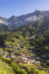 Portugal, Sao Vicente, Dorf auf der Insel Madeira im Sommer - WDF06082