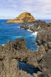 Portugal, Porto Moniz, Rocky coastline of Madeira Island - WDF06093