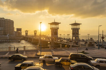 Ägypten, Alexandria, Stanley-Brücke bei Sonnenuntergang - TAMF02339