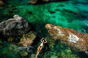 High Angle View Of Frau Schwimmen im Meer - EYF07673