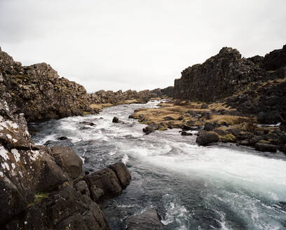 Fluss in der Nähe des Wasserfalls Öxarárfoss im Thingvellir-Nationalpark - CAVF85818