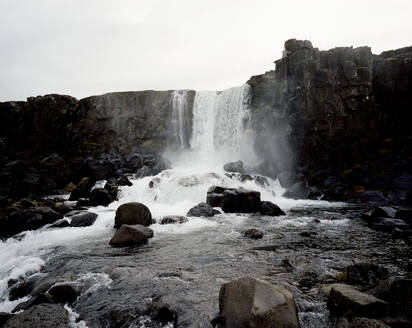 Wasserfall Öxarárfoss im Thingvellir-Nationalpark - CAVF85819