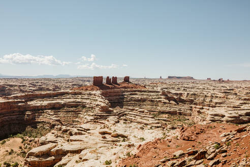 Aussichtspunkt mit Blick nach Süden auf die Schokoladentropfen im Labyrinth von Utah - CAVF85856