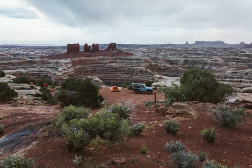 Campsite with a jeep and orange tent in the maze canyonlands utah - CAVF85933