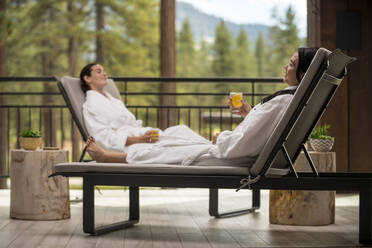 Two women relaxing at the Spa at Edgewood in Stateline, Nevada. - CAVF86059