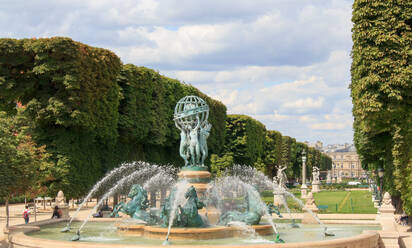 Springbrunnen im Jardin Du Luxembourg - EYF08478