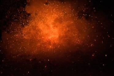 Feuerwerk bei Nacht - EYF08528