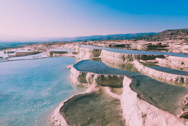 Landschaftliche Ansicht von Pamukkale gegen den Himmel - EYF08615