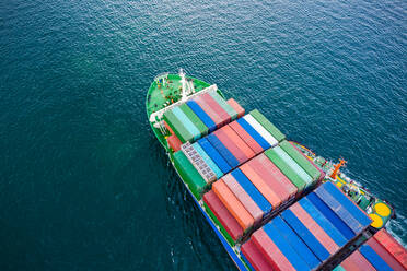 Hohe Winkel Ansicht des Schiffes im Meer - EYF08620