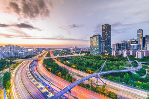 Road Against Sky During Sunset In City - EYF08709