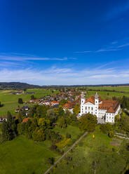 Deutschland, Bayern, Schlehdorf, Blick aus dem Hubschrauber auf das Kloster Schlehdorf im Sommer - AMF08237