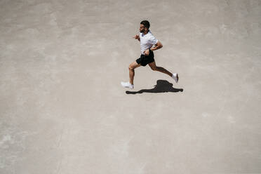 Man running outdoors in sunshine - EBBF00248