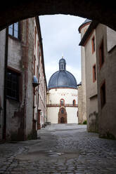 Germany, Franconia, Bavaria, Wuerzburg, Marienberg Fortress, alley and domed building - NDF01088