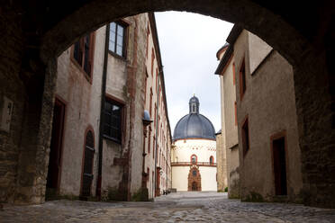 Germany, Franconia, Bavaria, Wuerzburg, Marienberg Fortress, alley and domed building - NDF01089