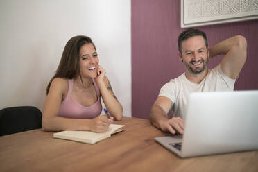 Happy couple working together at home - MTBF00489