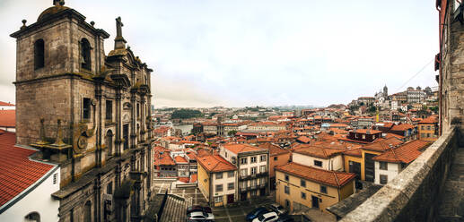 Portugal, Porto, San Lorenzo Kirche und Altstadt - EHF00375