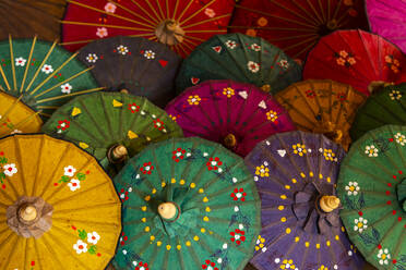 Rows of colorful umbrellas - TOVF00200