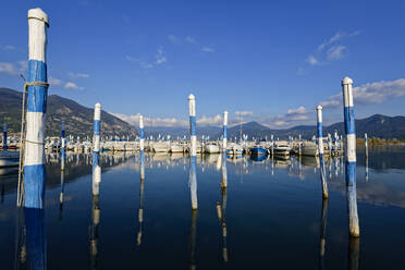 Italien, Lombardei, Clusane, Anlegestellen am Iseosee - UMF00955