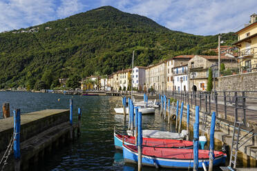 Italien, Lombardei, Riva di Solto, Boot auf dem Iseo-See - UMF00968