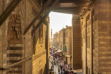 Ägypten, Gouvernement Kairo, Kairo, Historischer Markt in der Straße Al-Muizz li-Din Allah al-Fatimi - TAMF02473
