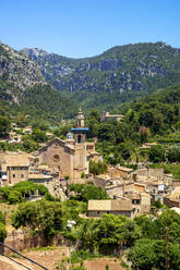 Spain, Balearic Islands, Valldemossa, Mountain village in summer - PUF01947