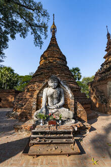 Myanmar, Region Mandalay, Inwa, Altar im Yadana Hsemee Pagodenkomplex - RUNF03733