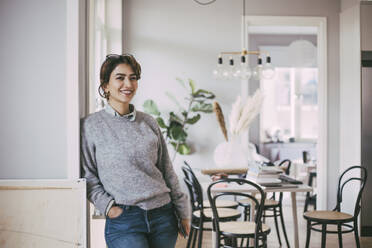 Smiling woman with laptop at home - MASF18550