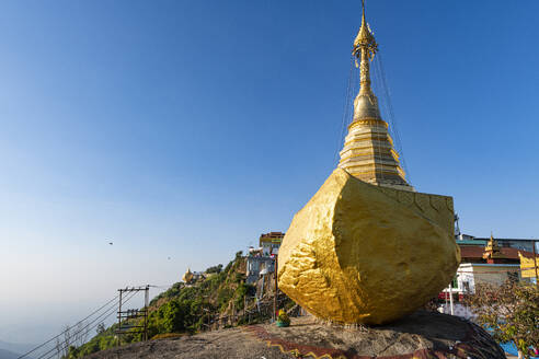 Myanmar, Mon-Staat, Kyaiktiyo-Pagode, Goldener Felsen - RUNF03788