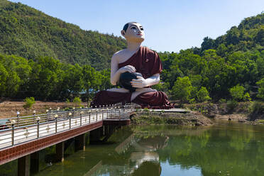 Myanmar, Mon state, outside of Mawlamyine, Statue of Buddhist monk at Win Sein Taw Ya - RUNF03819