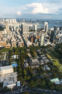 Japan, Tokio, Wolkenkratzer in der Innenstadt vom Tokyo Tower aus gesehen - EHF00462