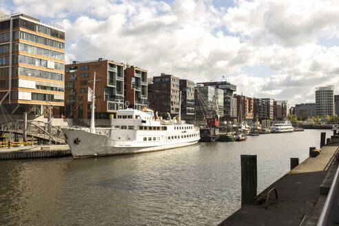 Deutschland, Hamburg, Sandtorhafen in der HafenCity - IHF00371