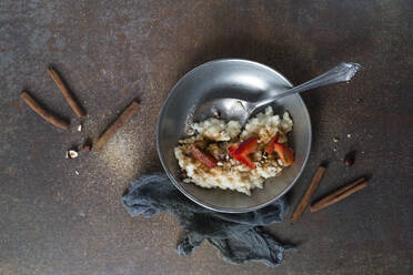 Bowl of rice pudding with cinnamon and strawberries - MYF02277