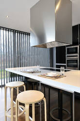 Kitchen island in modern house - JMPF00117