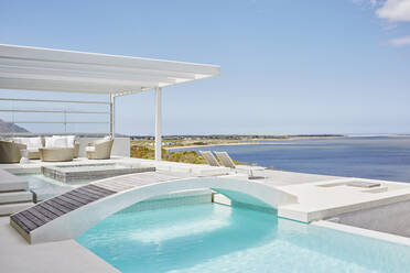Luxuriöses Strandhaus mit Pool - RORF02227