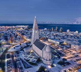 Erstaunliches Gebäude der Hallgrimskirkja Kirche im Zentrum von Reykjavik - CAVF86791