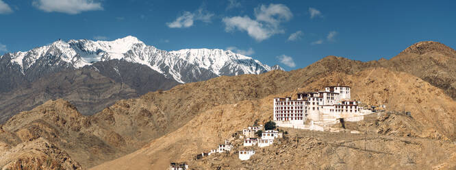 Indien, Ladakh, Panorama eines abgelegenen buddhistischen Klosters im Himalaya - EHF00483