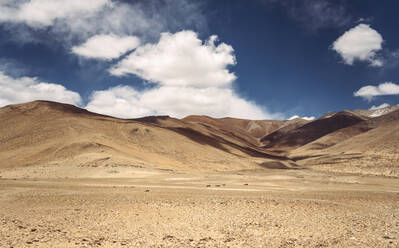 India, Jammu and Kashmir, Ladakh, Nubra Valley, Nubra Valley, Mountain  landscape stock photo